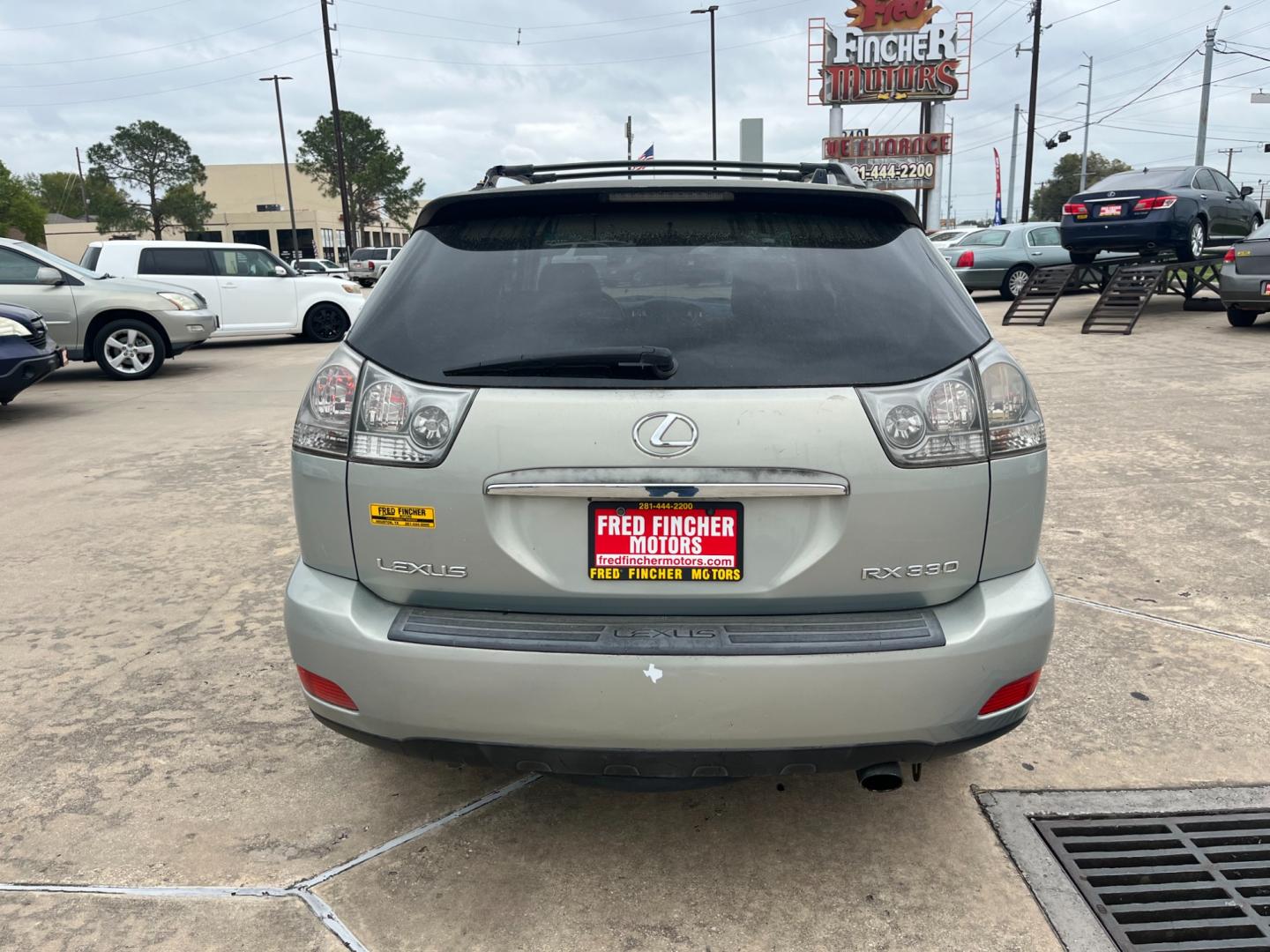 2004 SILVER /TAN Lexus RX 330 (JTJGA31U340) with an 3.3 engine, Automatic transmission, located at 14700 Tomball Parkway 249, Houston, TX, 77086, (281) 444-2200, 29.928619, -95.504074 - Photo#5